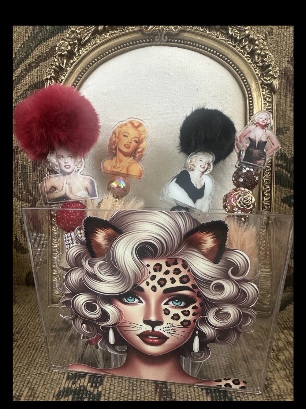 Maril Monroe Refillable Pens & Holder features four pens